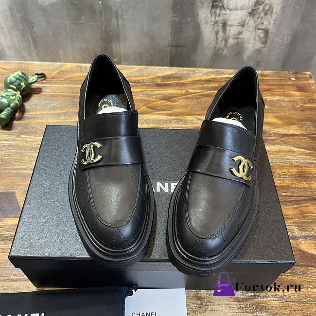 Fortok Chanel Crinkled Calfskin CC Chain Mocassin Loafers Black  - 1
