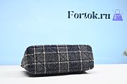 Fortok Chanel 22A Navy Blue Ecru Tweed Quilted 19 Flap Small Mixed Hardware 25cm - 4