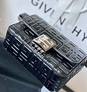 Fortok Givenchy 4G Embosses Leather Crossbody Bag Black 17x6x12cm - 4