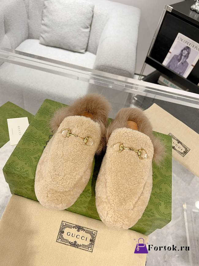 Fortok Gucci Fur Loafers Beige - 1