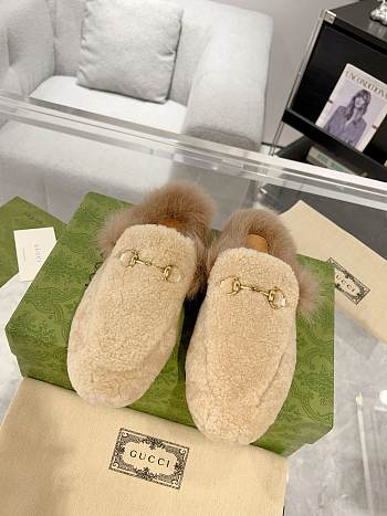 Fortok Gucci Fur Loafers Beige