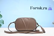 Fortok Valentino Garavani Vlogo Walk Crossbody Bag 25x15x6cm - 1