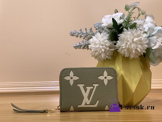 Fortok Louis Vuitton Zippy Coin Purse Green M82448 11×8.5×2cm - 1