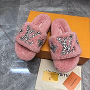 Fortok Louis Vuitton 2023 Wool Slippers Pink - 1