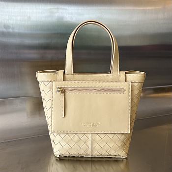 Fortok Bottega Veneta Small Flip Flap Beige 23x18.5x15cm