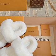 Fortok Louis Vuitton Sunset Comfort Fur Slippers White - 5