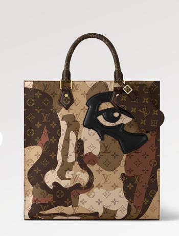 LV M23698 Louis Vuitton M23640 OnTheGo East West Monogram