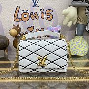 Fortok Louis Vuitton GO-14 Twist Bag Black&White M22890 23x16x10cm - 1