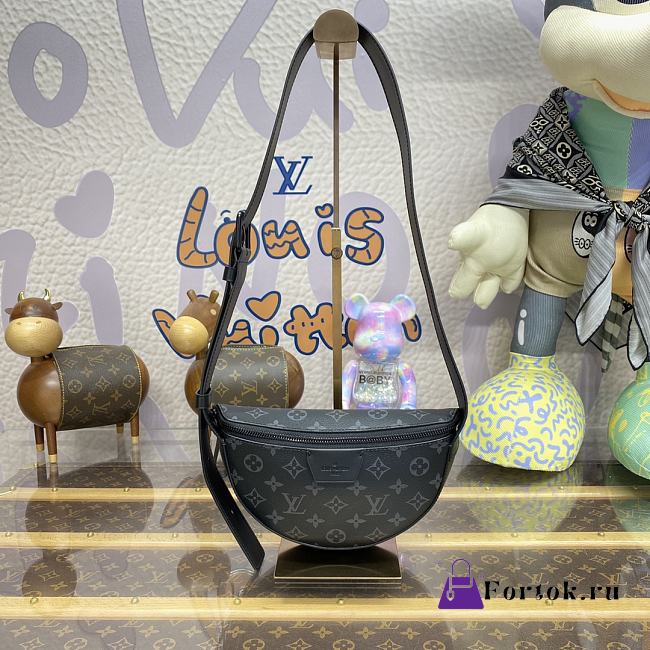 Fortok Louis Vuitton Moon Crossbody Bag Black M23835 24.5x16x4.5cm - 1