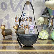 Fortok Louis Vuitton Moon Crossbody Bag Black M23835 24.5x16x4.5cm - 1