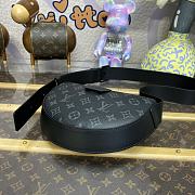 Fortok Louis Vuitton Moon Crossbody Bag Black M23835 24.5x16x4.5cm - 3