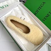 Fortok Bottega Veneta Natural Atomic Shearling-trimmed Ballet Flats - 5