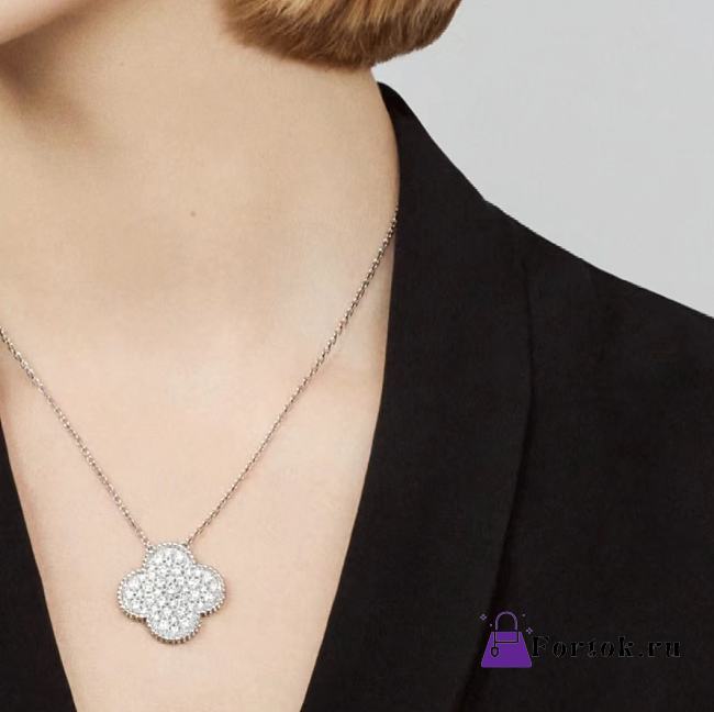 Fortok Van Cleef & Arpels' Full-diamond Four-leaf Clover Necklace - 1