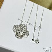Fortok Van Cleef & Arpels' Full-diamond Four-leaf Clover Necklace - 3