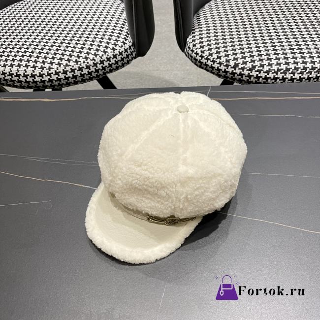 Fortok Louis Vuitton 215 Velvet Octagonal Hat White - 1