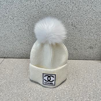 Fortok Chanel Beanie Fur Ball White