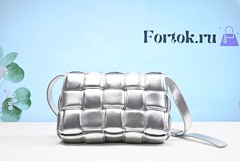 Fortok Bottega Veneta Padded Cassette Crossbody Bag Silver 26x18x8cm