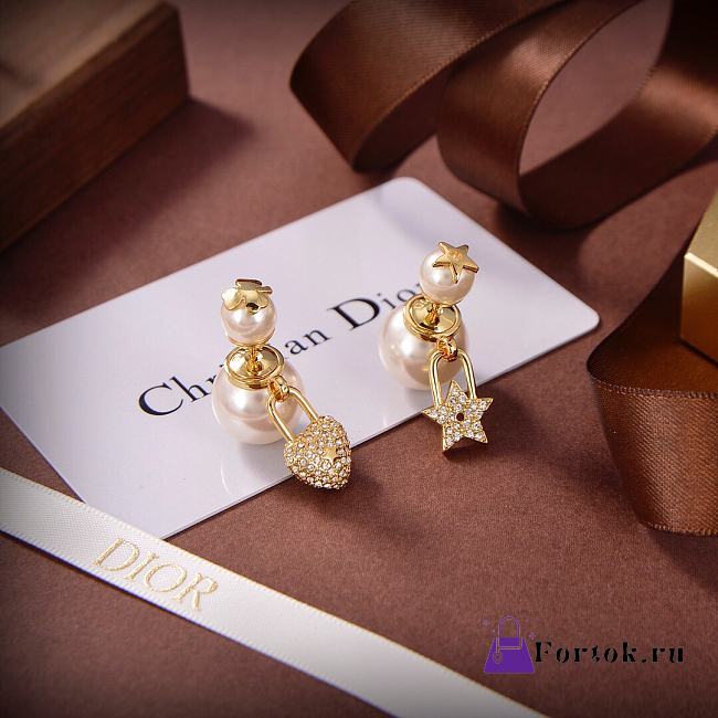 Fortok Dior Five-pointed Star Asymmetric Pearl Earrings - 1