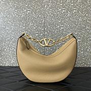 Fortok Valentino Garavani Vlogo Moon Bag Beige 29x23x11cm - 1