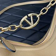 Fortok Valentino Garavani Vlogo Moon Bag Beige 29x23x11cm - 5