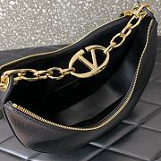 Fortok Valentino Garavani Vlogo Moon Bag Black 29x23x11cm - 5