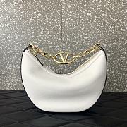 Fortok Valentino Garavani Vlogo Moon Bag White 29x23x11cm - 1