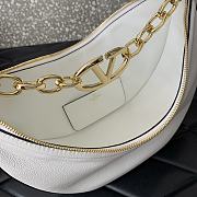 Fortok Valentino Garavani Vlogo Moon Bag White 29x23x11cm - 2