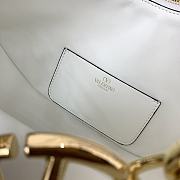 Fortok Valentino Garavani Vlogo Moon Bag White 29x23x11cm - 3