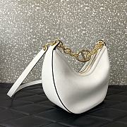 Fortok Valentino Garavani Vlogo Moon Bag White 29x23x11cm - 5