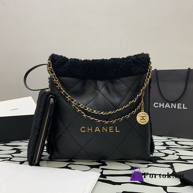 Fortok Chanel Shearling Aged Lambskin & Gold-Tone Metal Black Bag 30x30x8cm - 1