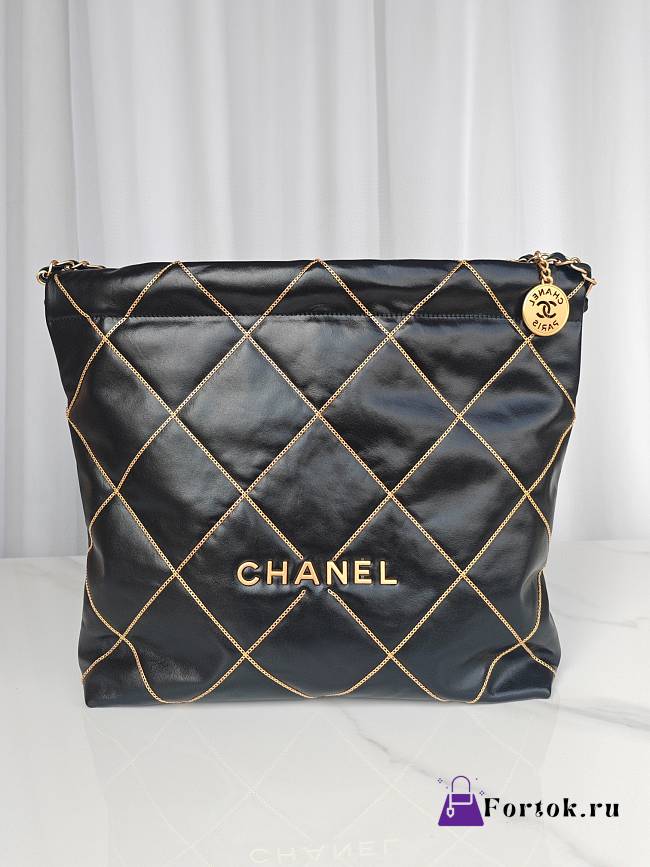 Fortok Chanel Shiny Calfskin & Gold-Tone Metal Black 35x37x7cm - 1