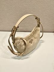 Fortok Prada Moon Shearling Bag in Beige 22.5x18.5x6.5cm - 4