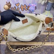 Fortok Louis Vuitton Over The Moon Shearling Bag M23321 27.5x16x7cm - 2