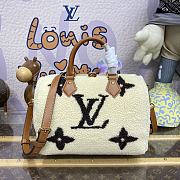 Fortok Louis Vuitton Speedy Bandoulière 25 Shearling Bag Cream/Brown M23468 25x19x15cm - 1