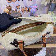 Fortok Louis Vuitton Speedy Bandoulière 25 Shearling Bag Cream/Brown M23468 25x19x15cm - 5