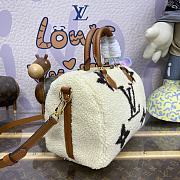 Fortok Louis Vuitton Speedy Bandoulière 25 Shearling Bag Cream/Brown M23468 25x19x15cm - 2