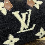 Fortok Louis Vuitton Speedy Bandoulière 25 Shearling Bag Cream/Black M55423 25x19x15cm - 5