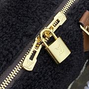 Fortok Louis Vuitton Speedy Bandoulière 25 Shearling Bag Cream/Black M55423 25x19x15cm - 3