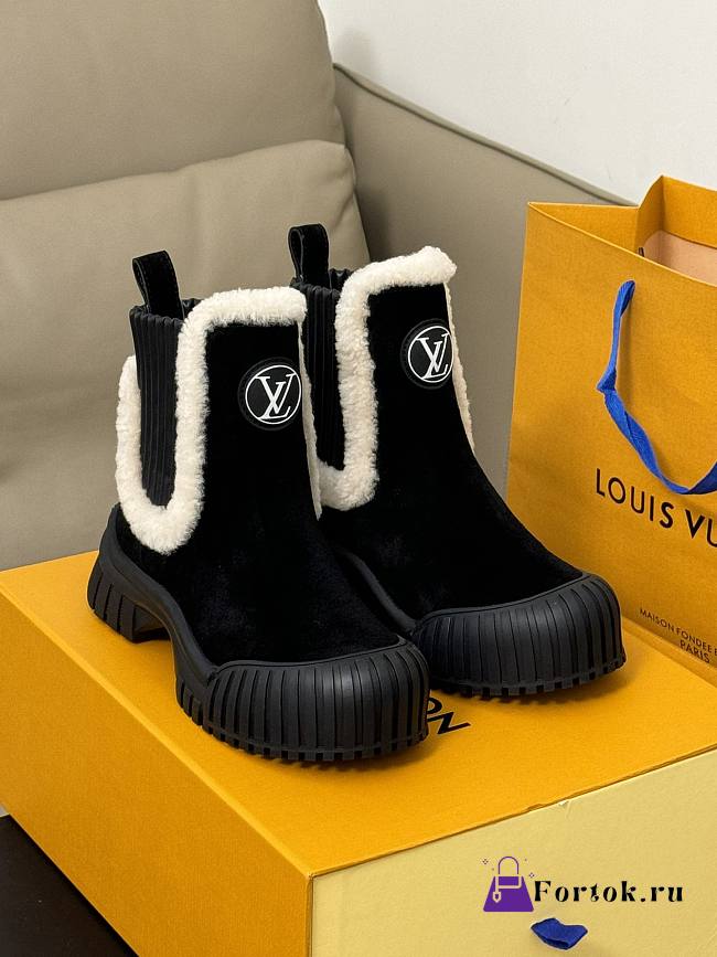 Fortok Louis Vuitton Ski Ruby Flat Ankle Boot Black - 1