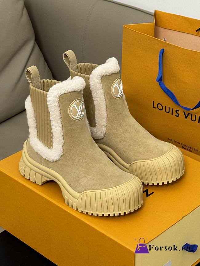 Fortok Louis Vuitton Ski Ruby Flat Ankle Boot Beige - 1
