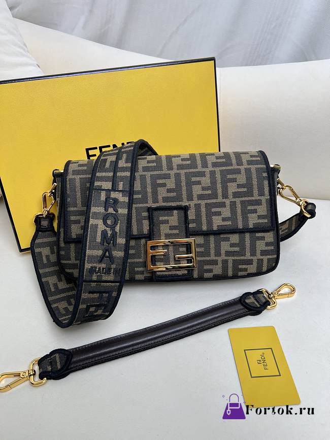 Fortok Fendi Iconic Baguette Medium Bag Brown 27x15x6cm - 1
