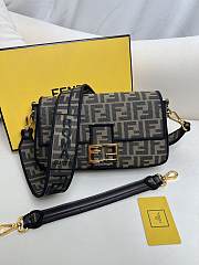 Fortok Fendi Iconic Baguette Medium Bag Brown 27x15x6cm - 1