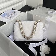 Fortok Chanel Diamond Fur Flap Bag White 1.5x21.5x6.5cm - 5