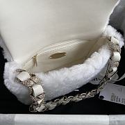 Fortok Chanel Diamond Fur Flap Bag White 1.5x21.5x6.5cm - 3