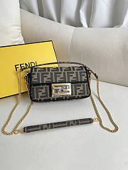 Fortok Fendi Iconic Baguette Mini Bag Brown 19x11.5x4cm - 1