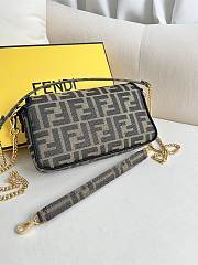 Fortok Fendi Iconic Baguette Mini Bag Brown 19x11.5x4cm - 2