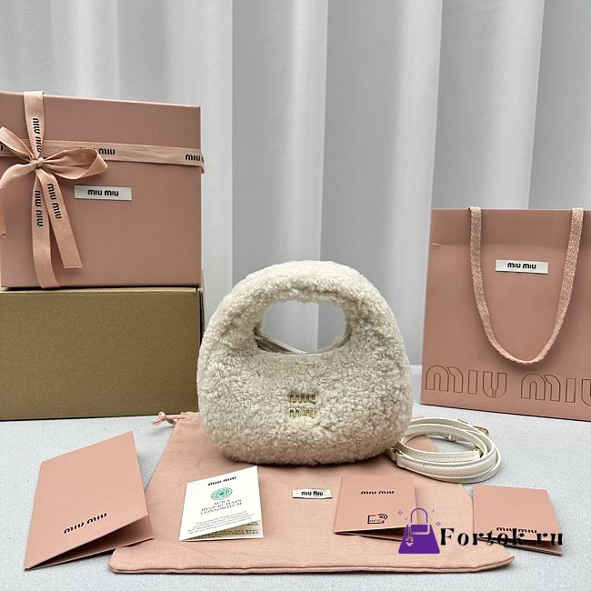 Fortok MiuMiu Wander Shearling Hobo Bag With Leather Details White 17.5x5.5x14cm - 1