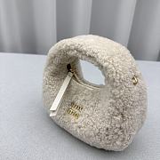 Fortok MiuMiu Wander Shearling Hobo Bag With Leather Details White 17.5x5.5x14cm - 5