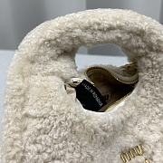 Fortok MiuMiu Wander Shearling Hobo Bag With Leather Details White 17.5x5.5x14cm - 2