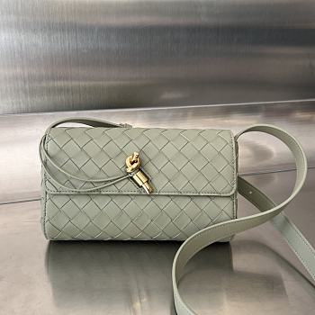 Fortok Bottega Veneta Mini Andiamo Crossbody Bag Light Green 755545 21.5x13.5x4.5cm